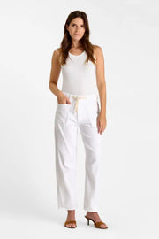 Pfmadie00wpig262 White