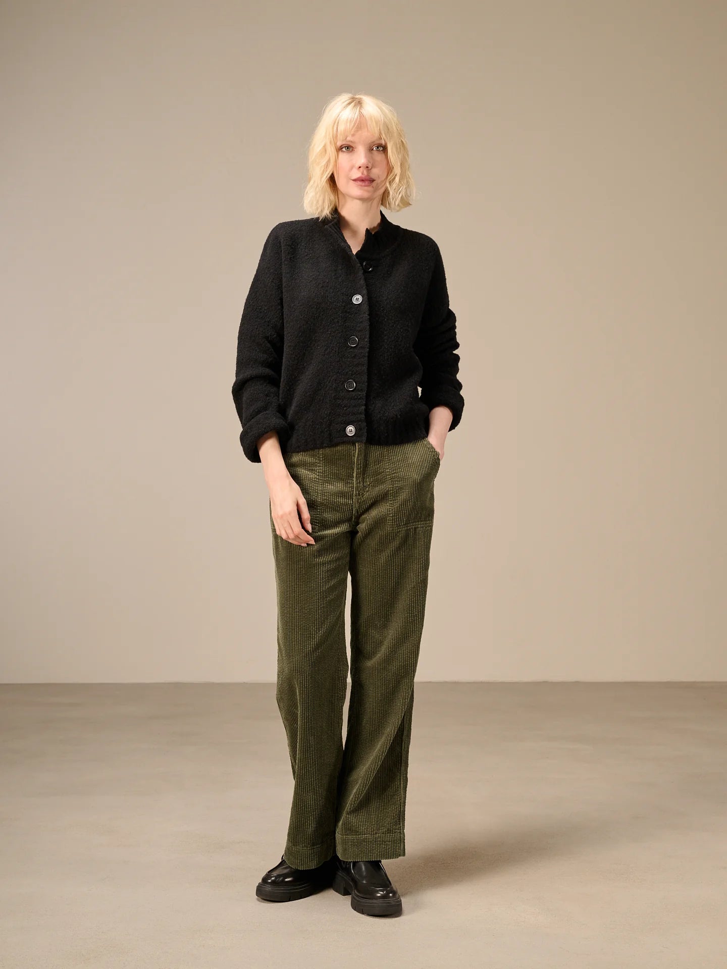 H26542 4 black