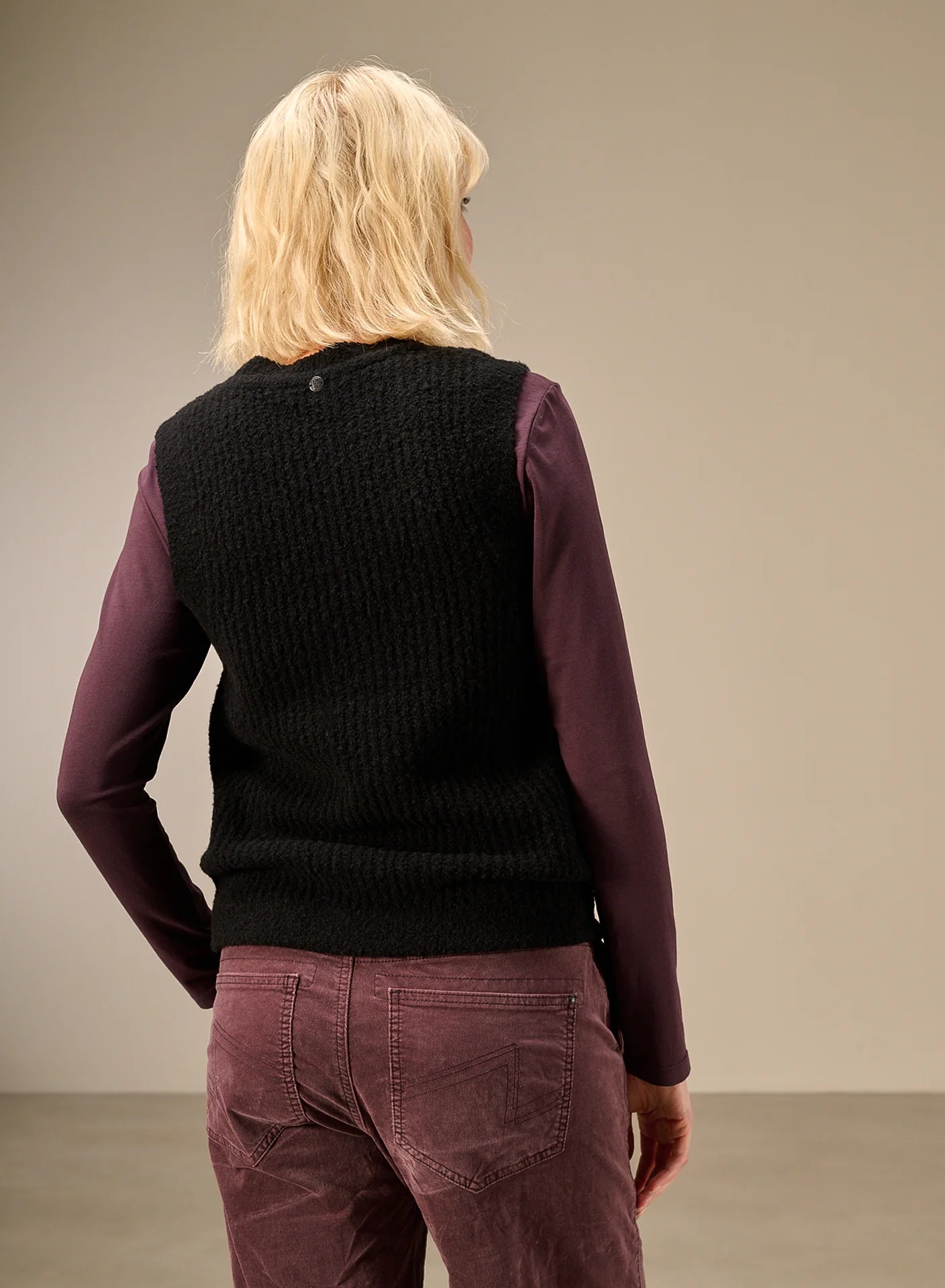 H26540 4 black